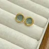 Brincos Redondos Pequenos de Luxo Leve Estilo Francês, Versáteis e de Alto Padrão, Essenciais para a Primavera, com Esmalte Rosa Brilhante e um Design Fresco e Único