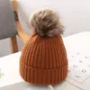 Chapéus Infantis Outono e Inverno Chapéus de Tricô com Pompons de Lã Chapéus de Lã Cor Lisa Coreanos para Meninos e Meninas Chapéus Quentes de Viagem