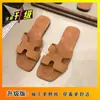 Estilo Coreano Versátil Casual Tendência Calçados de Praia Verão 2025 Novo Modelo Sandálias Slip-On para Mulheres Uso Externo Bico Quadrado Sandálias Baixas