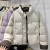 Casaco de algodão com gola alta em cor contrastante para mulheres, estilo curto para o inverno, novo modelo popular de 2026, jaqueta fashion espessa para mulheres baixinhas