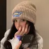 2026 Nuevo Gorro de Punto Cálido de Moda para Mujer Estilo Coreano Versátil Adelgazante para la Cara Otoño e Invierno Orejeras Gorro de Punto