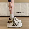 Tênis casuais com cadarço duplo, tênis brancos para mulheres, novo modelo da primavera de 2026, sola grossa, color block, confortáveis, estilosos, tênis casuais esportivos