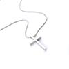 Collar para hombre Colgante de cruz europeo y americano Cadena para clavícula Versátil Simple Accesorios de acero inoxidable Cadena para suéter Joyería de acero de titanio