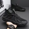 2025 Nuevos Zapatos de Papá Transpirables de Suela Blanda Modernos Color Negro para Jóvenes Hombres de Trabajo Estilo Coreano Zapatos Deportivos Casuales para Correr