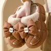 Chinelos de Algodão de Salto Alto para Mulheres, Chinelos Domésticos de Solado Grosso para Inverno com Laço, Forrados com Lã Sintética de Inverno, Espessados, Quentes, Casuais, para Uso Externo, de Solado Plano