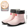 Botas de chuva estilosas, galochas de borracha antiderrapantes, botas de pesca masculinas de cano curto com forro de fleece, botas de água quentes e resistentes ao desgaste de cano médio e baixo da moda
