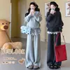 Conjunto de ropa de maternidad otoño e invierno 2026 nuevo estilo top y pantalones conjunto de dos piezas, atuendo otoñal de moda para mamás con estilo durante el embarazo