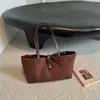 Bolsa de ombro de camurça com estampa de leopardo vintage estilo coreano, moderna e estilosa, bolsa de axila única, bolsa tote com vibe descontraída de nicho