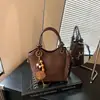 Bolso pequeño de nicho nuevo transfronterizo de alta gama para mujer 2026 moderno versátil de un solo hombro bandolera bolso de mano súper popular de moda
