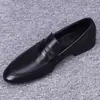 Zapatos Casuales de Cuero 2026 Nuevo Estilo Cuero Suave Zapatos Pequeños de Cuero para Hombre Punta Redonda Suela Suave Mocasines Casuales para Jóvenes Zapatos de Cuero para Hombre