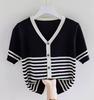 Estilo Coreano Senso de Design Combinação de Cores Listrado Fino Seda Gelo Decote em V Suéter Tricotado Camiseta de Manga Curta Cardigan Top Redutor de Idade Combina com Tudo Mulheres