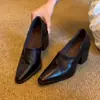 Couro realmente macio~ Sapatos pequenos de couro estilo retro neutro para o dia a dia, simples e elegantes, slip-on, salto grosso, para pessoas preguiçosas, mocassins de bico fechado