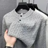 Suéter masculino de tricô cruzado floral com gola redonda e três botões 2026 Outono/Inverno Novo Tricô Espesso Camada Base Quente Suéter Masculino