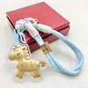 Llavero de Hazte Rico Inmediatamente Zodiaco de Dibujos Animados Llave de Coche Colgante de Pony Dorado Versátil para Pareja Adorno Lindo