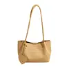 Bolso Tejido Hecho a Mano Estilo Nuevo de Primavera para Mujer, Bolso tipo Lonchera de Cuero Suave, Bolso de Hombro, Bolso Dumpling, Bolso Tofu Versátil de Lujo Ligero al por Mayor