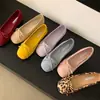 Sapatos Baixos de Bico Chato para Mulheres, Novos Mocassins Slip-On Primavera/Verão 2025, Sapatos Delicados Mary Jane para Noite, Sapatilhas