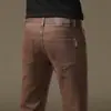 Calça jeans branca de alta qualidade italiana para homens, nova tendência outono/inverno 2026, corte reto slim fit, calça casual