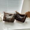 Europa y Estados Unidos bolso de gran capacidad de un solo hombro con estampado de leopardo para mujer 2025 nuevo primavera estudiantes universitarios clase commuter bolso tote transfronterizo