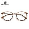Las gafas frescas de madera STUDIOMUKU te convierten en unas gafas de montura indispensables para los hipsters asiáticos en un segundo.