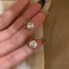 Populares Brazaletes de Oreja de Plata con un Solo Diamante de Xiaohongshu para Mujer, Brillantes y Versátiles, Sencillos y a la Moda, con un Toque de Lujo, Pendientes Versátiles para Mujer