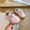 Tênis Infantil Forrest Gump 2026 Outono Novo Tênis Feminino de Renda com Bolinhas Acessório de Desenho Animado para Meninas Calçados Casuais