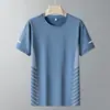 Nova Camiseta de Seda Gelada de Verão para Homens, Tecido Casual para Ar Condicionado, Tamanho Grande, Camiseta Esportiva Simples Versátil de Secagem Rápida para Homens