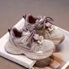 Sapatos para Meninas 2026 Primavera/Outono Novos Malha Respirável Infantil Esportivos para Corrida Sapatos Pai para Meninos Casuais para Exterior
