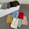 Cachecol de alta qualidade em mistura de lã para mulheres, estilo "old money" atmosférico, perfeito para outono e inverno, valoriza o tom de pele, macio, quente e tricotado, direto do fabricante