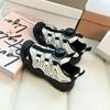 Zapatos Infantiles 2025 Primavera y Verano Estilo Nuevo Malla Transpirable Hebilla Giratoria Zapatos Deportivos para Niños y Niñas, Zapatos de Papá, Zapatos de Marco Versátiles