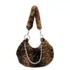 Bolso de hombro de felpa 2026, nuevo bolso de mano vintage de alta gama para otoño e invierno, bolso elegante de lujo ligero, marca nicho coreana