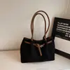 Bolsa de Camurça Feminina Grande Capacidade 2025 Nova Outono e Inverno Versátil Fosca Retrô Bolsa de Ombro Bolsa Tote para o Dia a Dia