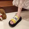 Pantuflas Gruesas con Velcro para Mujer 2025 Nuevas de Verano para Usar Afuera Sandalias de Moda con Letras con Sensación de Caca Sandalias de Playa