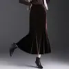 Falda de terciopelo estilo sirena para mujer, nuevo estilo otoño 2026, falda ajustada de cintura alta adelgazante, falda elegante y con clase de longitud media