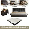 Cama moderna minimalista estofada em tecido de chenille, apresentando um grande design de urso preto, alargada e segmentada para maior estabilidade, com uma cabeceira grande, adequada para um quarto principal ou como cama de casamento