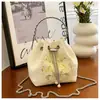 Bolso Bordado Nuevo Estilo Chinoiserie para Llevar en la Mano para Mujer Verano 2023 Nuevo Estilo Estilo Nacional Bordado Moda Bolso Cubo Versátil Bolso Cruzado