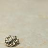 [Yisen] Botón de metal con forma de hoja de loto, pequeño botón de estilo retro con fragancia, abrigo de tweed, doble cara, hebilla de traje