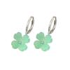 Aretes de trébol de cuatro hojas Mori elfo dopamina rosa flor aretes pequeños moda japonesa aretes de hierba de la suerte verde