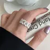 Anillo de Línea Geométrica Dulce y Fresco para Mujer, Diseño de Nicho, Lujo Accesible y Sentido de Gama Alta, Anillo Abierto de Concha Calada, Tendencia en Anillo para Dedo Índice