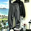 2026 Nuevos Pantalones de Pana de Pierna Ancha para Hombre Patrón de Espiga de Terciopelo de Algodón Europeo Pantalones Relajados tipo Guadaña Pantalones de Pierna Recta de Color Sólido para Hombre