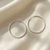 Brincos de argola grandes minimalistas, de nicho e únicos, brincos de moda cool e estilosos, acessórios de orelha exagerados e elegantes, sensação de alta qualidade, atacado de fábrica
