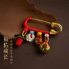 Novo broche estilo chinês, pino de madeira de pessegueiro, acessório de joia de alta qualidade, presente, pingente de paz, enfeite de bebê