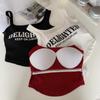 Chaleco Rojo de Chica Caliente de Hombro Ancho con Almohadilla en el Pecho Cuello Cuadrado con Letras Estampadas Ajustado Base de Hilo Hermoso Espalda Ropa Interior Chaleco