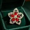 Broche de Flor Hueca de Diamante de Color de Industria Pesada Pin de Gota de Agua con Pedrería Colorida Decoración para Vestido de Noche Cheongsam Adornos Fabricante