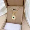 [Acero de Titanio] Collar con Colgante de Marco Cuadrado, Lujoso y Elegante, Completamente Incrustado de Diamantes, Cadena Versátil para la Clavícula, Cadena de Acero de Titanio
