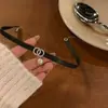 Colar Gargantilha de Pérolas com Atmosfera de Outono e Inverno, Design de Nicho de Luxo Leve, Corrente Elegante para Clavícula em Preto