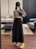 Saia Fashionável Preta de Comprimento Médio Feminina 2026 Cintura Alta Redutora de Idade Saia Reta Evasê Elegante Solta com Caimento Saia de Comprimento Médio