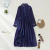 Tiro real primavera 2024 nuevo suelto retro bordado con cordones adelgazante de cintura longitud media vestido de pana mujer