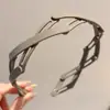 Diadema de Nuevo Estilo 2026 con Diseño de Corona Alta, Elegante Pasador de Perlas Artificiales, Diadema de Lujo Ligero Inspirada en Chanel para Uso Diario con Dientes
