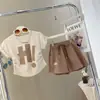 Conjunto de Verão para Bebês Meninas 2025 Novo Conjunto Casual de Verão Manga Curta Shorts Conjunto de Duas Peças da Moda para Crianças