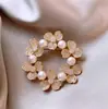 Broche de guirlanda retrô liga de alta qualidade diamante corsage temperamento all-match feminino anti-brilho pino de pérola atacado